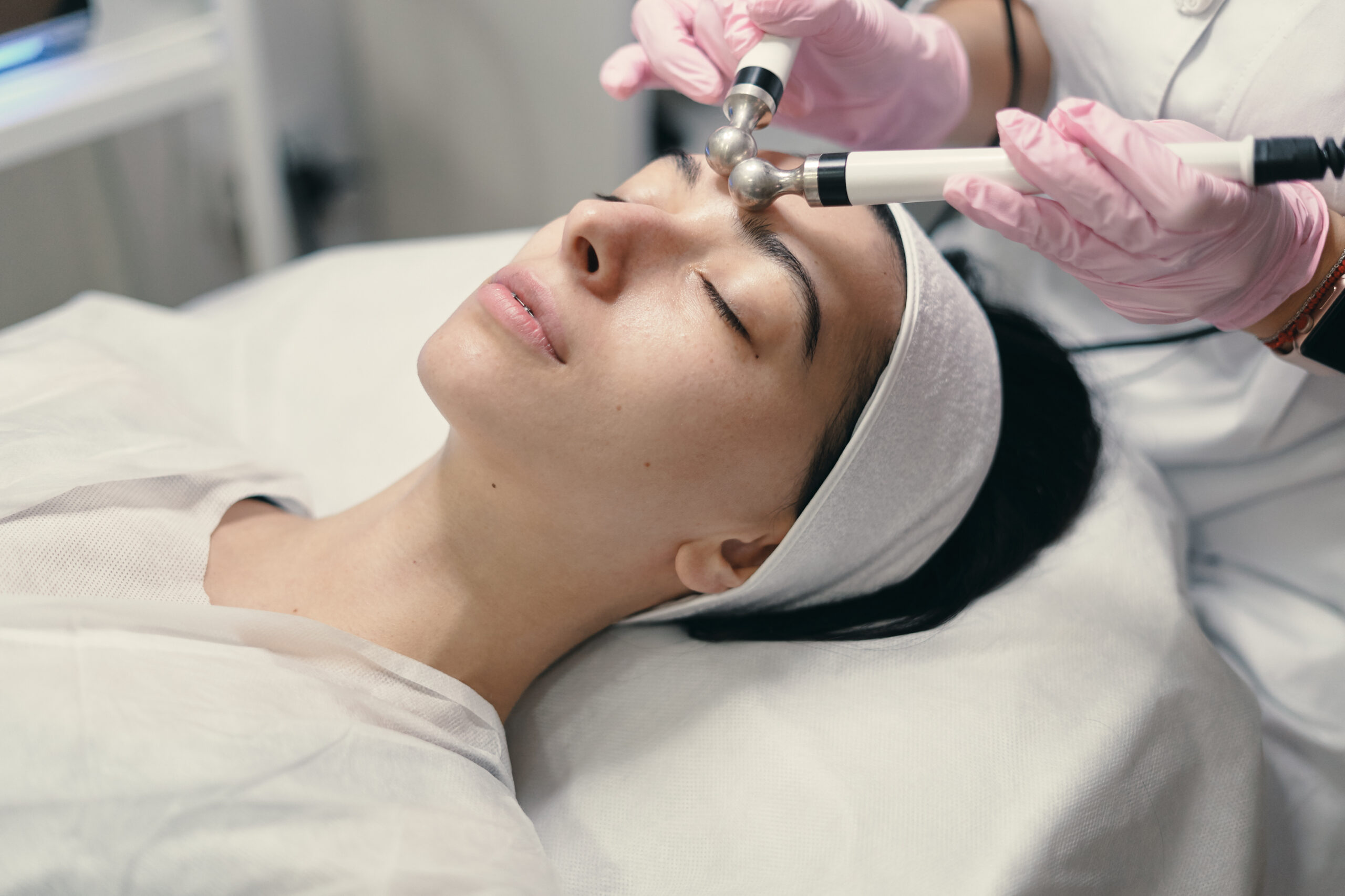 HydraFacial for Dry Skin Before Weddings & Events: How Long Do Results Last?