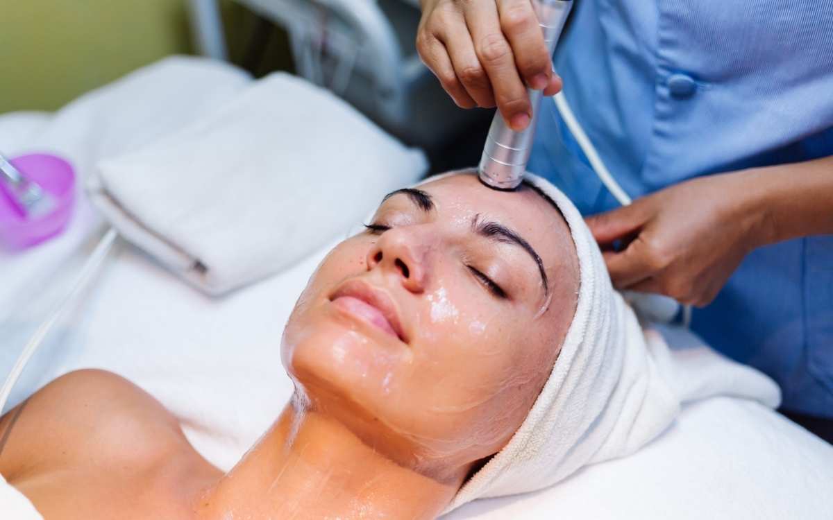 HydraFacial or Traditional Facial? Which One Is Really Worth It in Chandigarh?